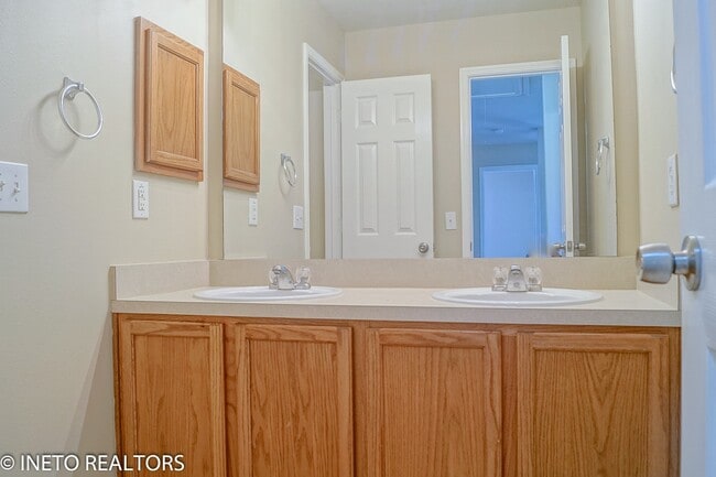 Building Photo - 2819 Foster Hill Dr