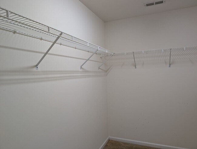 Building Photo - Beautiful ranch Style home located in the ...