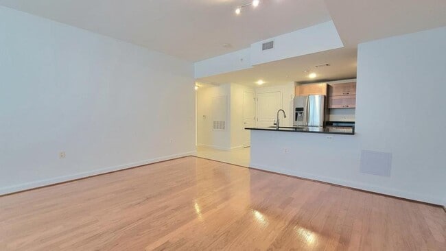 Building Photo - 2451 Midtown Ave