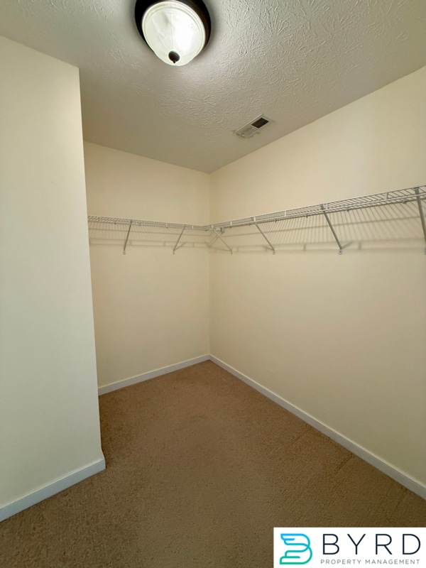 Building Photo - 1013 Sycamore Crest Dr
