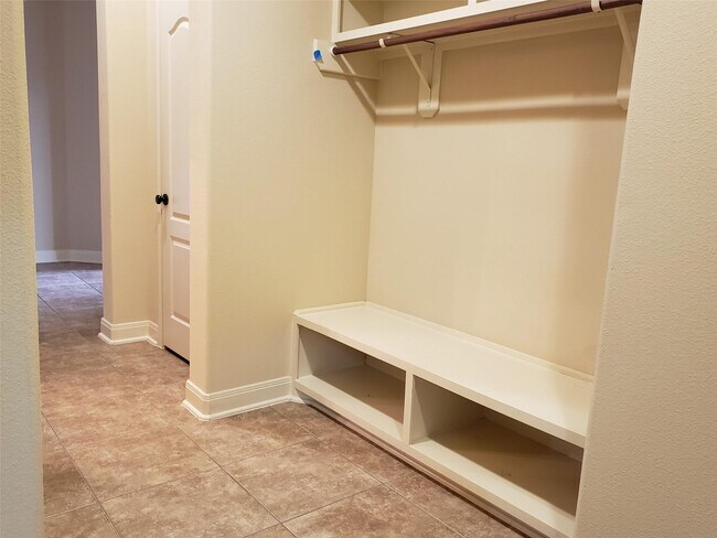 Building Photo - 5402 Valley Country Ln