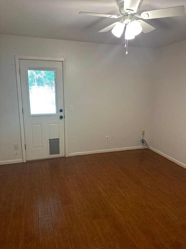 Building Photo - ~ 3/2/1 For Rent in Midtown Tyler ~