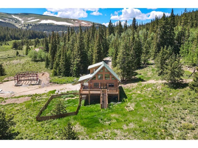 Building Photo - Beautiful Home on 10 Actre