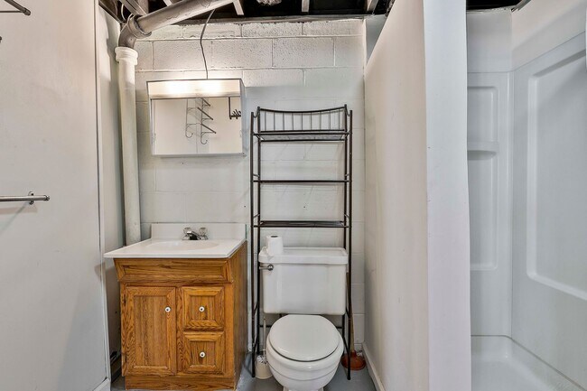 Building Photo - PROCUREMENT ONLY 334 Porter Road - Available Now! Ranch style home with spacious floor plan & bea...