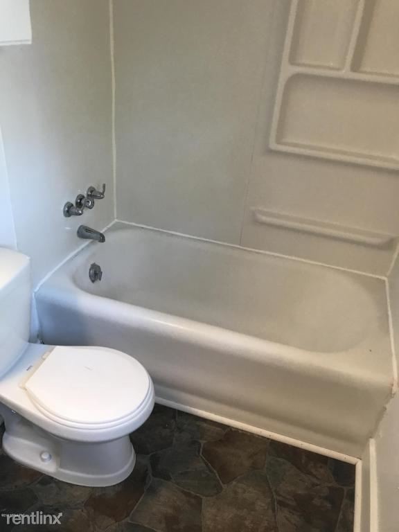 Building Photo - 4 br, 2 bath House - 3030 West Michigan Av...