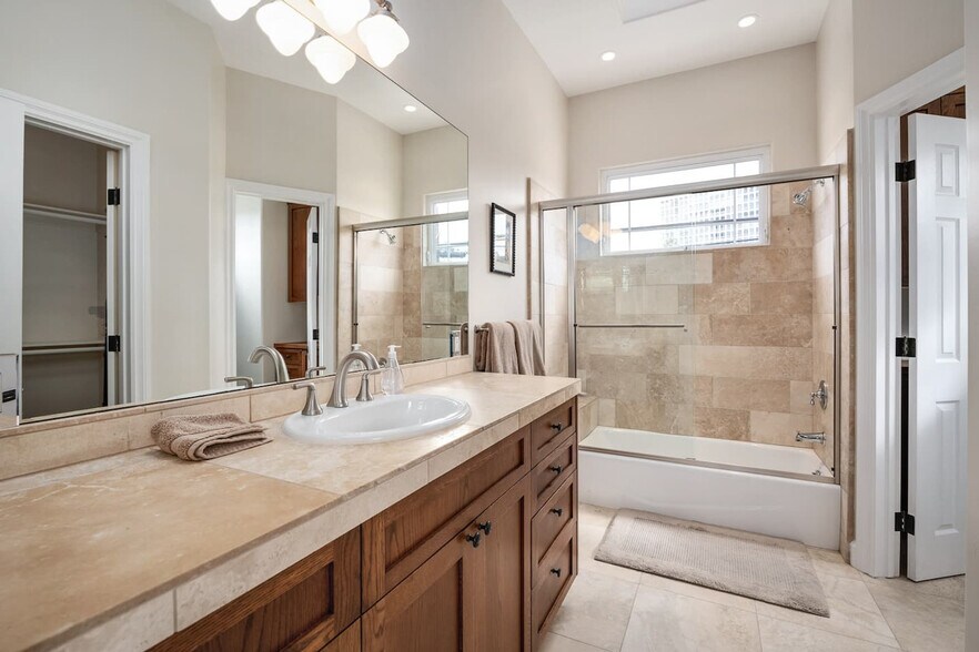 Building Photo - 7211 Eads Ave