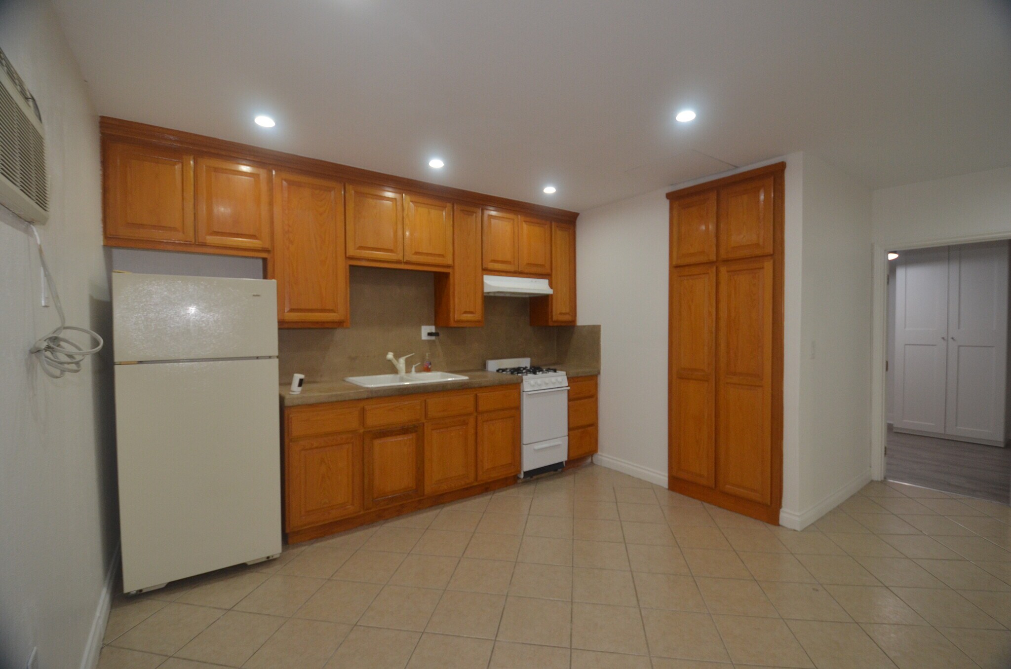 Building Photo - 19201 Strathern St