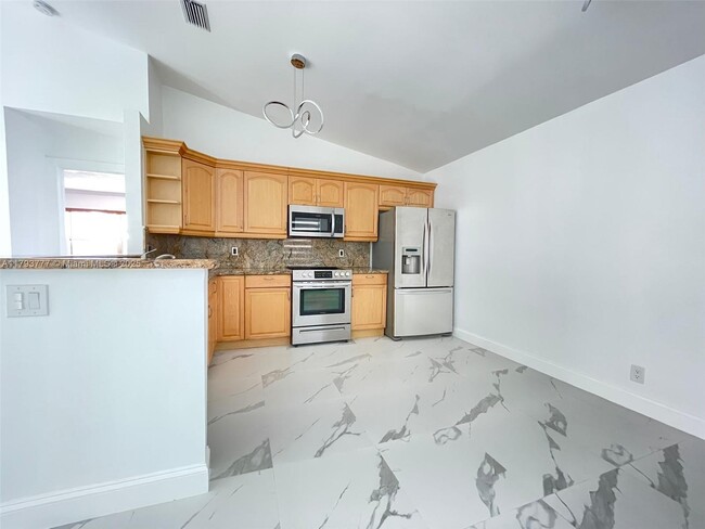 Building Photo - 211 E Riverbend Dr