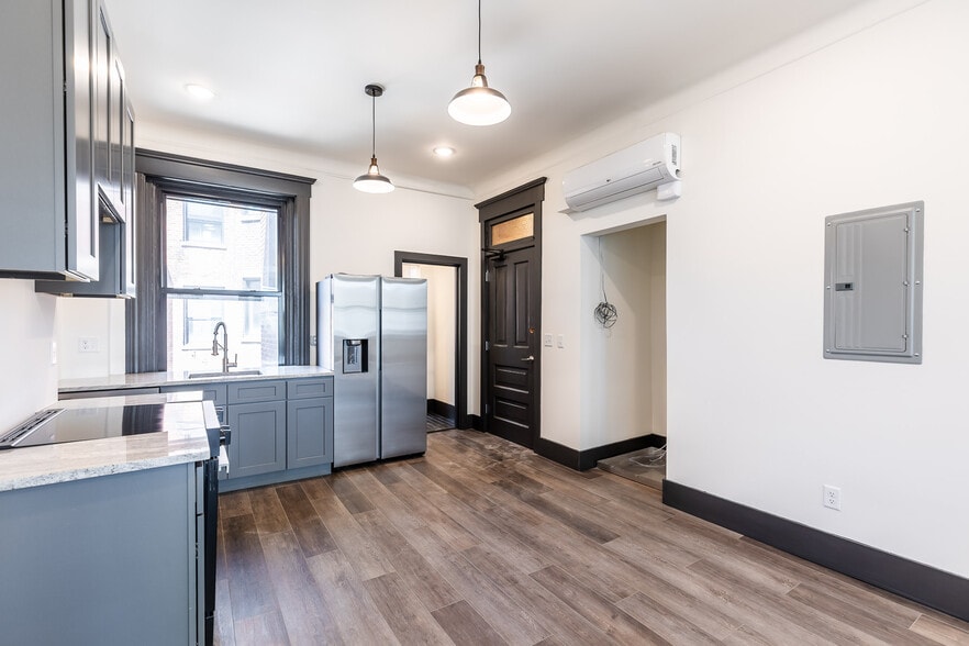 View to entry - 728 E McMillan St