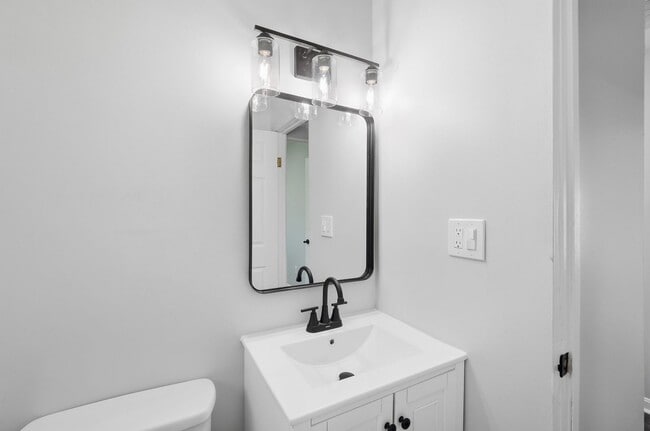 Building Photo - Newly Renovated Three Bed available to rent with move-in special!