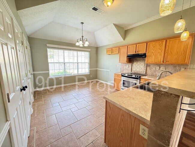 Building Photo - 40 Garden View Dr