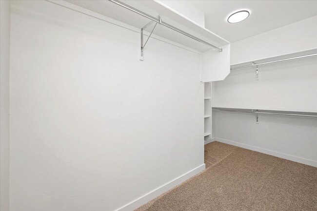 Building Photo - 310 N 18th St