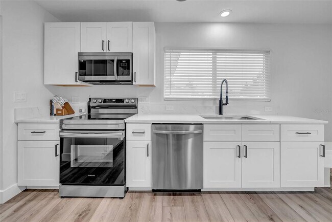 Building Photo - 5548 Dartmouth Ave N