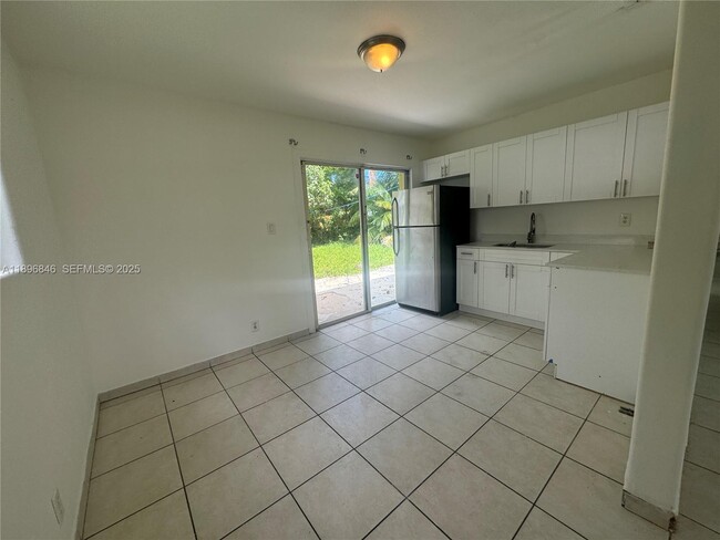 Building Photo - 6871 SW 18th Ct