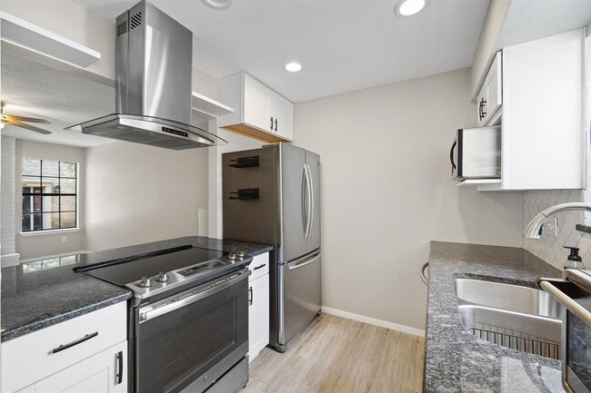 Building Photo - 8400 Jamestown Dr