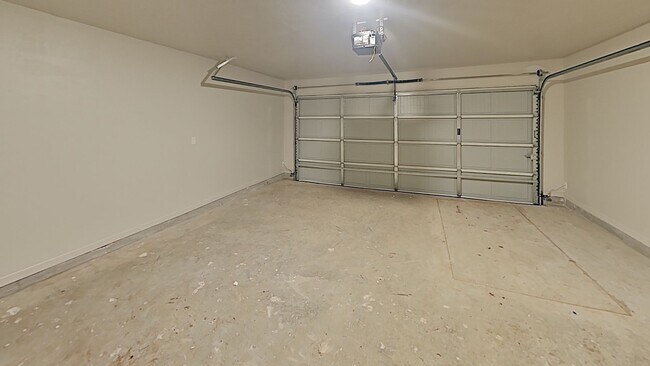 Building Photo - 3 Bedroom 2 Bath Duplex With 2 Car Garage ...