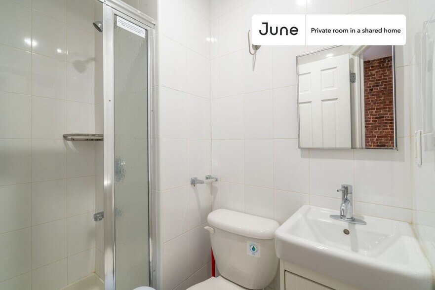 Building Photo - Private bedroom in 4 bed/4 bath Home