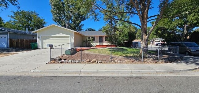 Building Photo - For Rent 3 bedroom 2 bath 2 car garage, Mi...