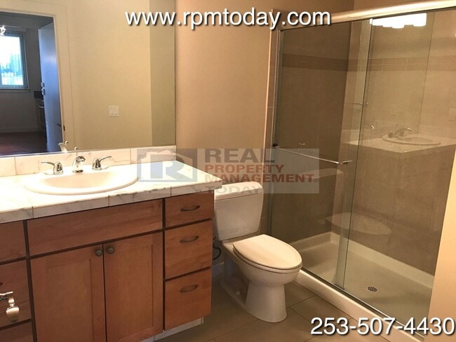 Building Photo - Incredible 5th Floor 2 Bedroom Condo with AMAZING Views!