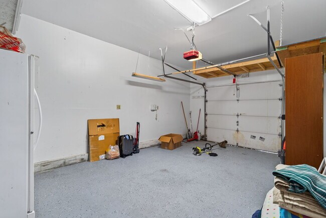 Building Photo - 898 Gunston Ct