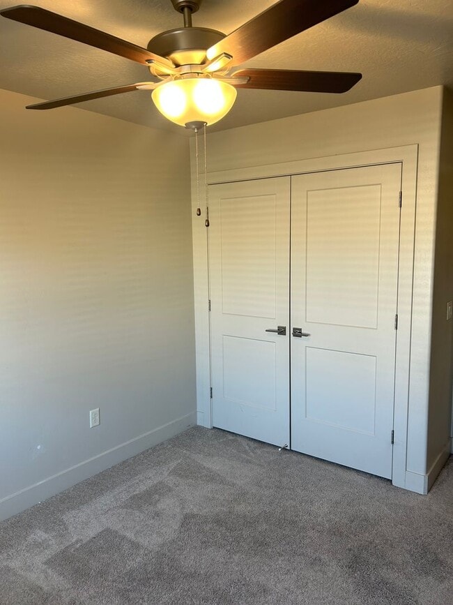 Building Photo - BEAUTIFUL TOWNHOME!