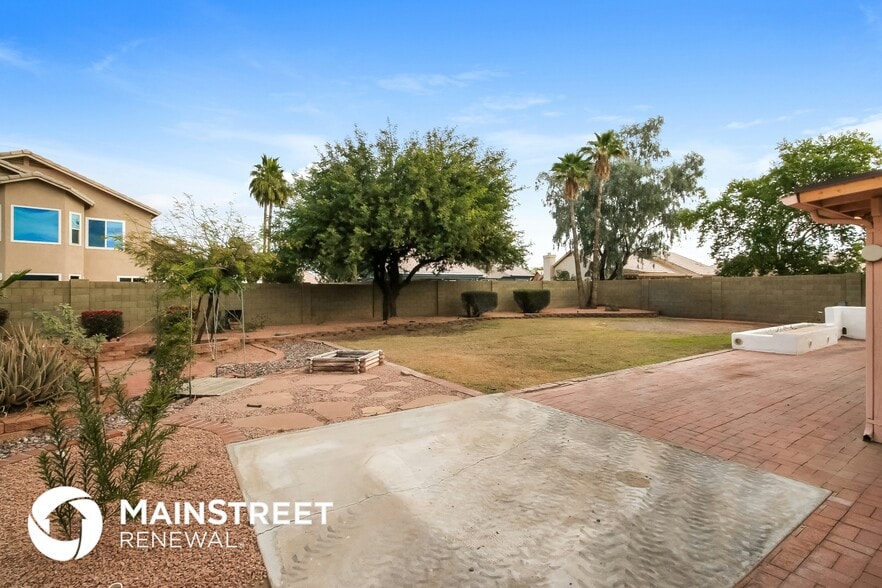 Building Photo - 1668 E Golden Ln