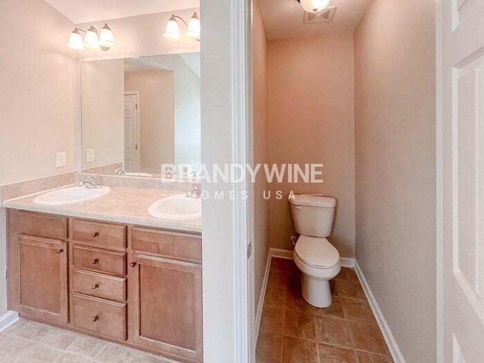 Building Photo - 355 Mary Dr