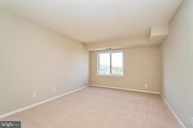 Building Photo - 8360 Greensboro Dr