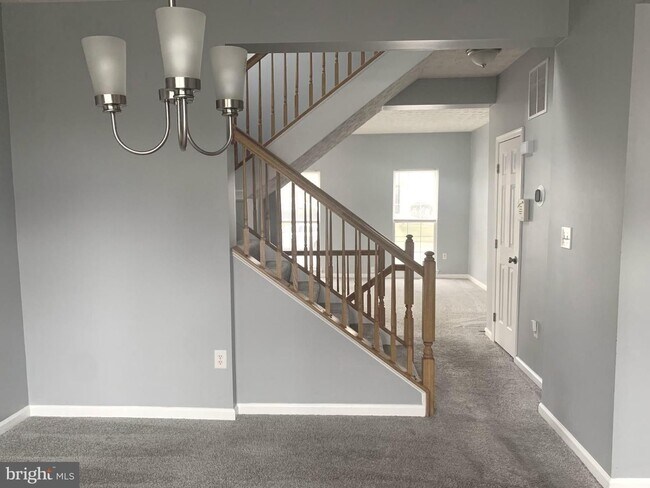 Building Photo - Beautiful 3bd 2/2bth duplex with attached ...