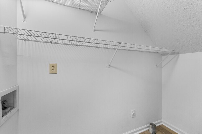 Building Photo - 6649 Speight Cir