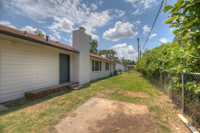 Building Photo - 2508 S Irvington Ave