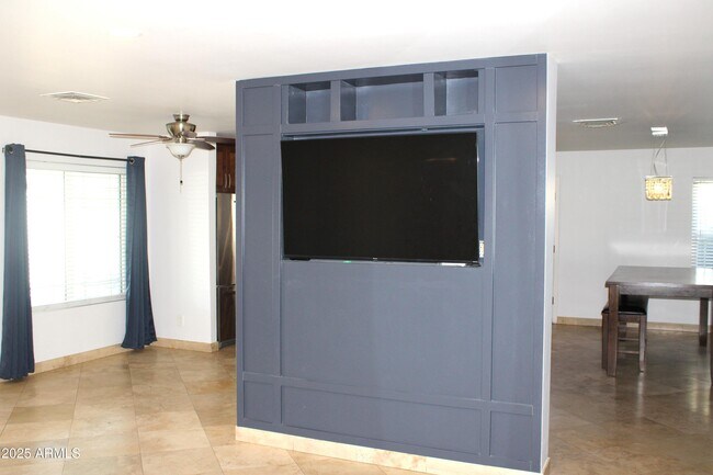 Building Photo - 4046 E Hidalgo Ave