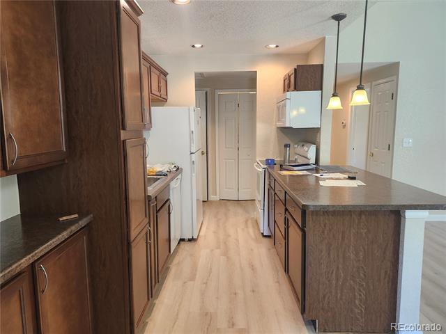 Building Photo - 9135 W Cedar Dr