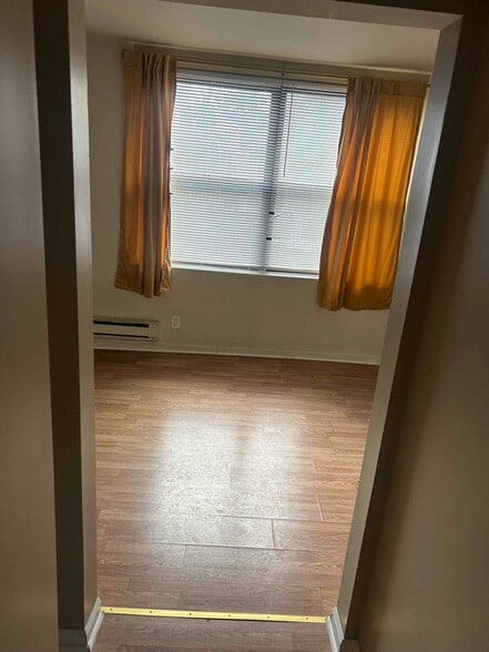 Building Photo - 120 N Main St