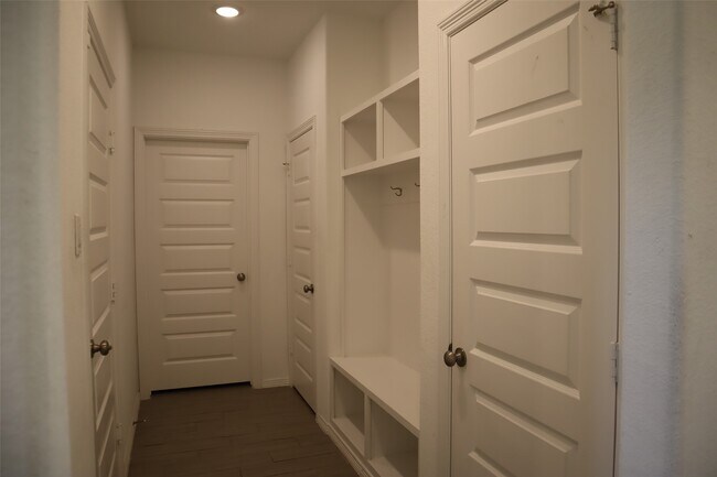 Building Photo - 5806 Aurora Grns Ln
