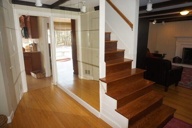 Building Photo - 18 Pequot Rd