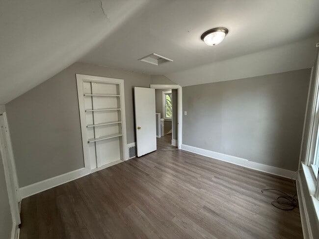 Building Photo - Spacious 4-Bedroom Home Close to Campus