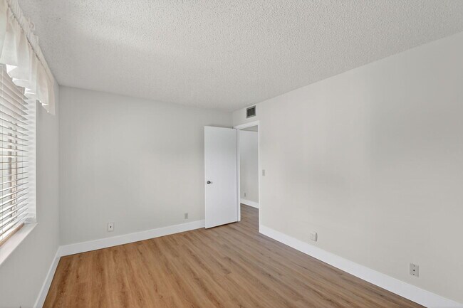 Building Photo - 4996 Sable Pine Cir