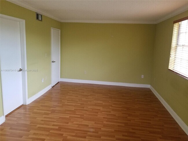 Building Photo - 9735 Fontainebleau Blvd