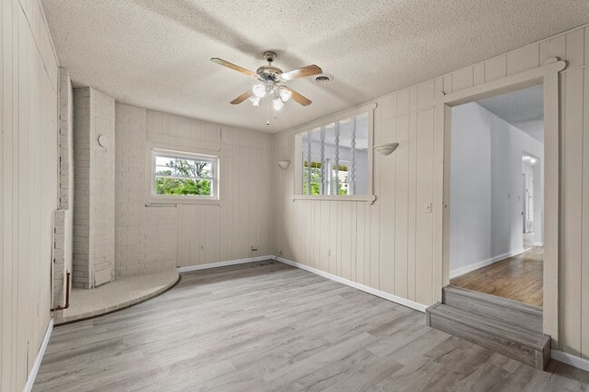 Building Photo - 16 acre farm property recently renovated!