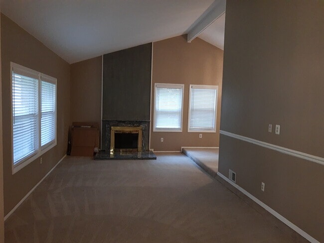 Building Photo - 9 Pheasant Run Ct