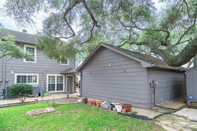 Building Photo - 18310 Spellbrook Dr