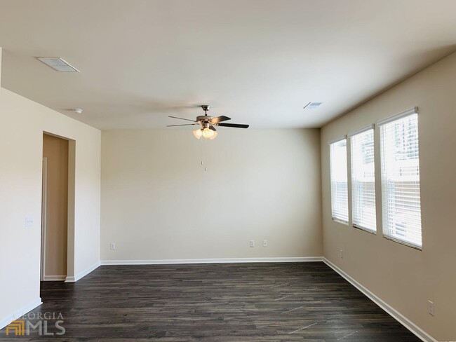 Building Photo - 49 Lauritsen Way