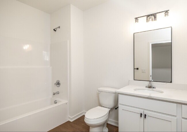 Building Photo - 2 Bed 1.5 Bath Brand New Contemporary Apartments!