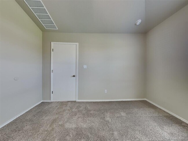 Building Photo - 5208 Saddle Clb Dr