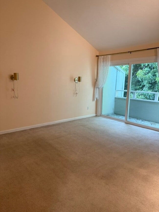 Building Photo - Sonoma Racquet Club Circle ~ Gorgeous 2 Bedroom 1.5 Bath in Rohnert Park