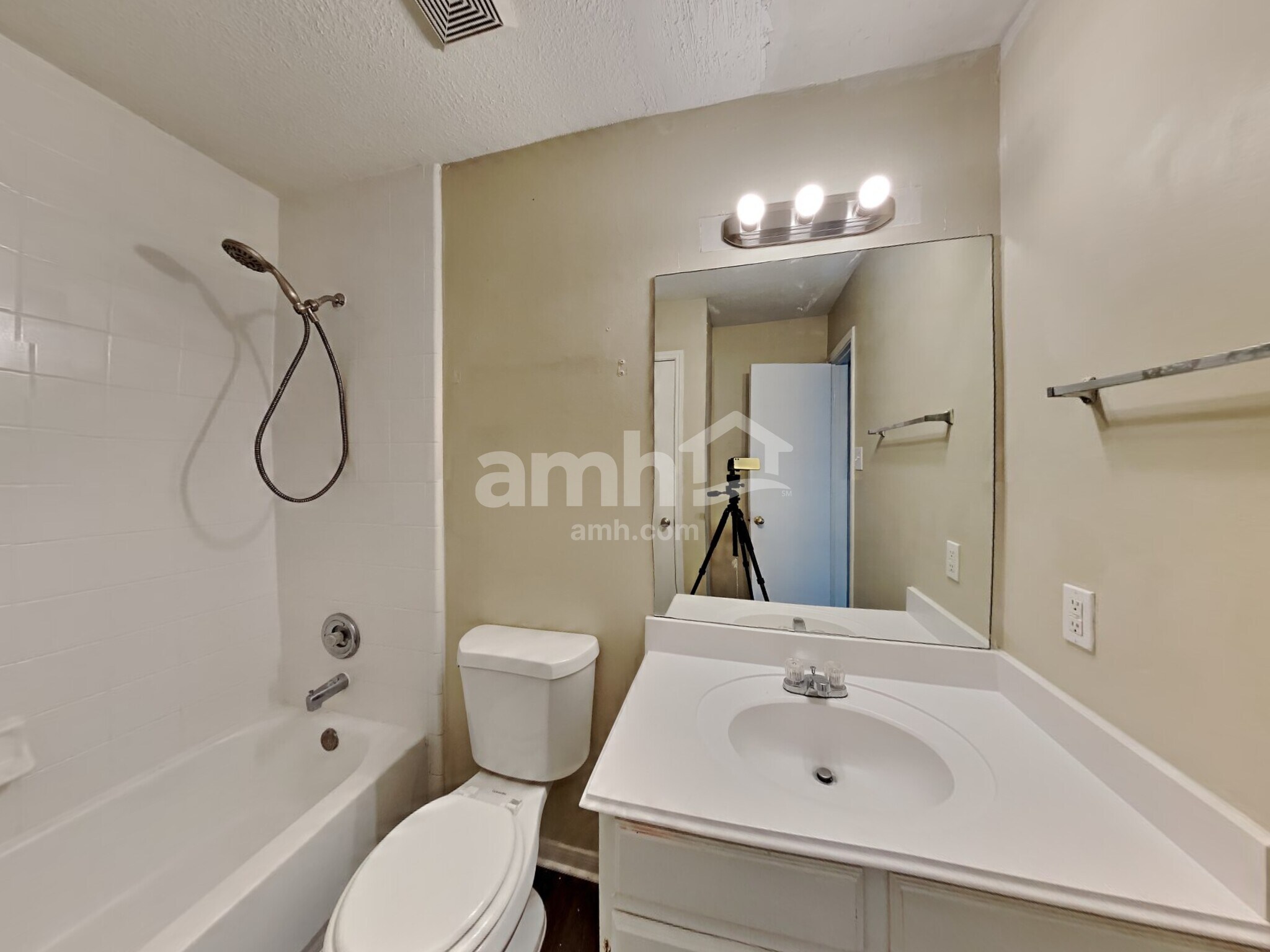 Building Photo - 201 Mammoth Springs Ln