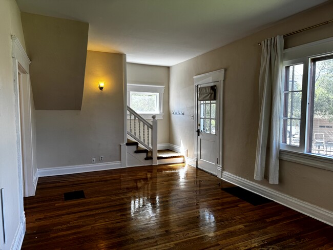 Entry/Living Room - 3 Beverly Pl