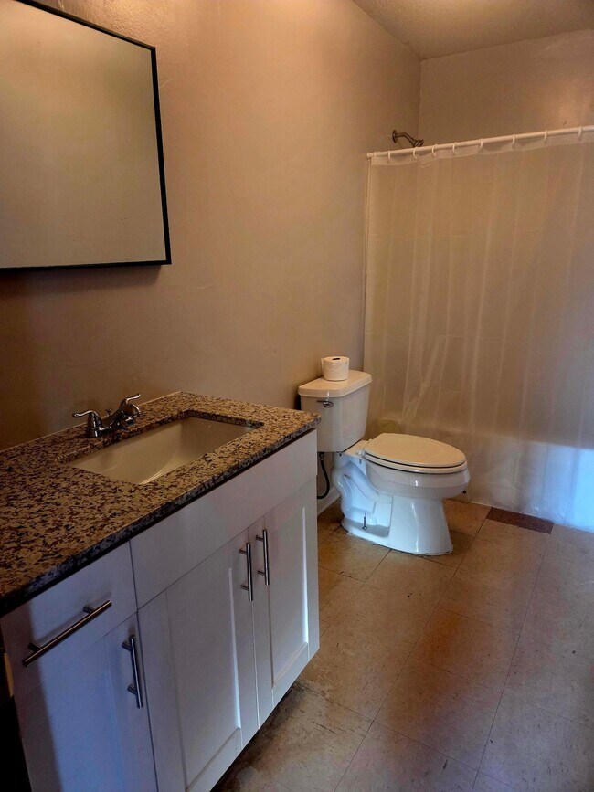 Building Photo - 187 Land Ave