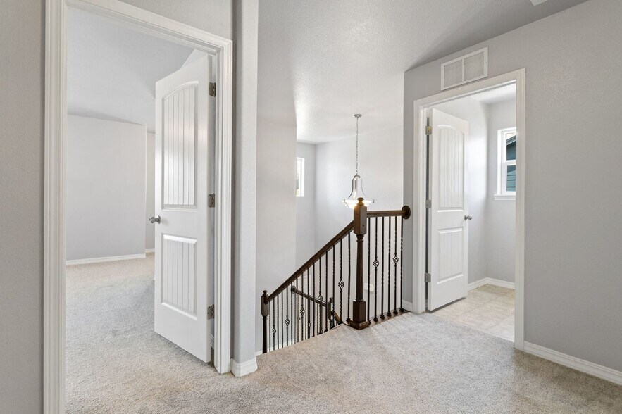 Building Photo - Spacious 4-Bed Home Minutes from Fort Cars...